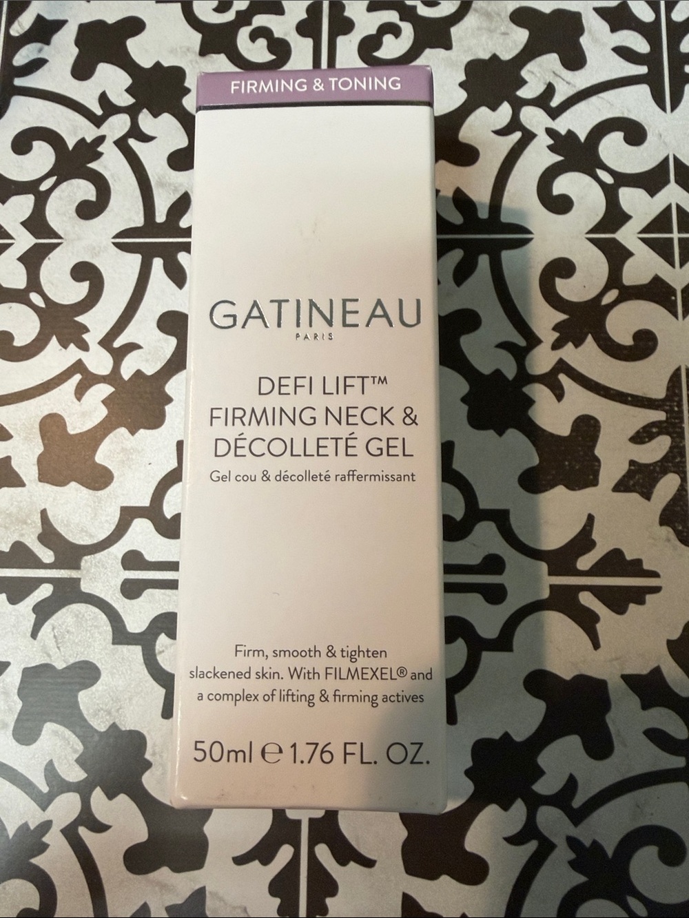 Gatineau Défi Lift Firming Neck & Décolleté Gel - Pink/White